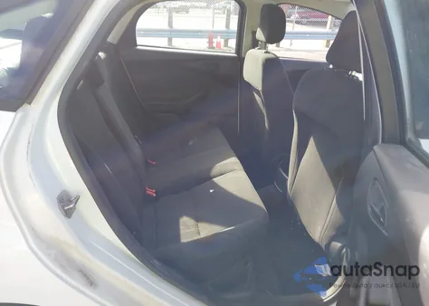 2016 Ford Focus S z USA, uszkodzony, nr VIN 1FADP3E29GL345695